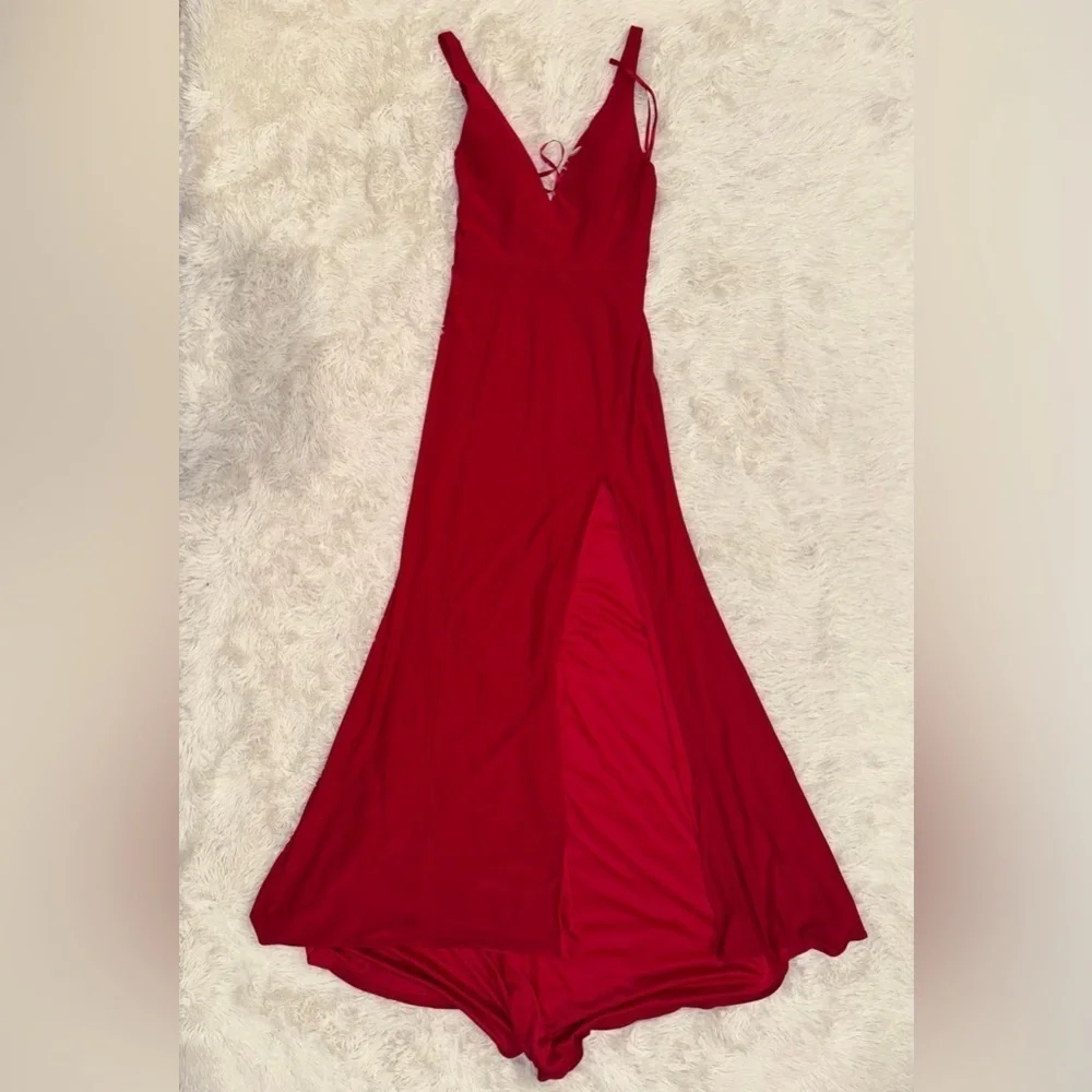 Ieena for Mac Duggal red matte Jersey plunge V-Neck Gown Sz 6
